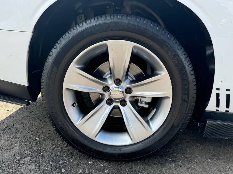 2015 Dodge Challenger Image 17