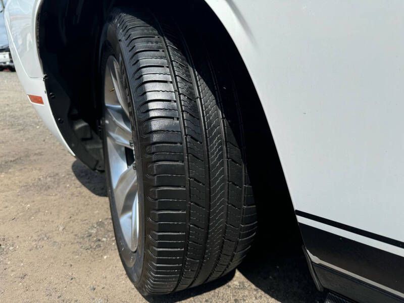 2015 Dodge Challenger Image 18