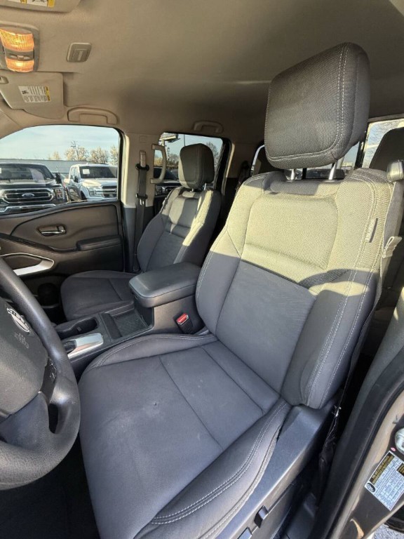 2022 Nissan Frontier Image 7