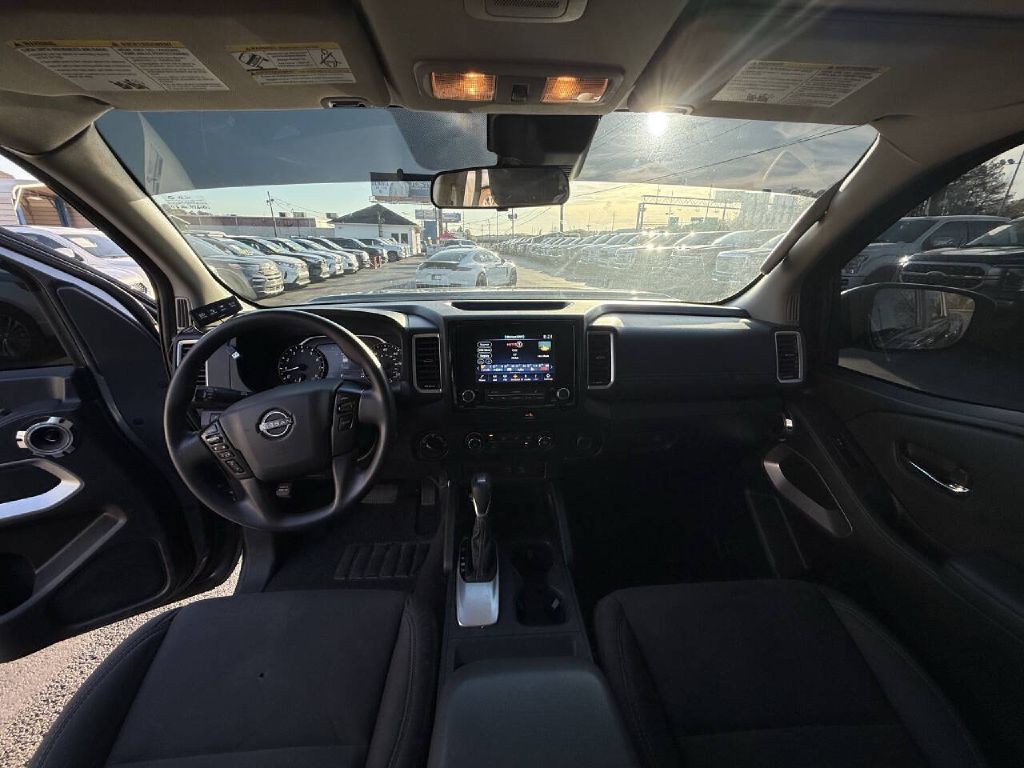 2022 Nissan Frontier Image 9