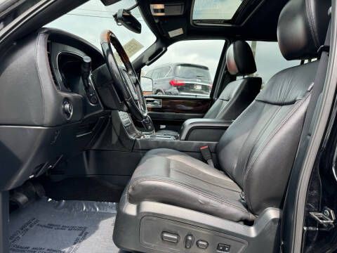 2016 Lincoln Navigator Image 8