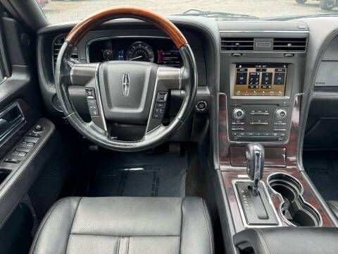 2016 Lincoln Navigator Image 16