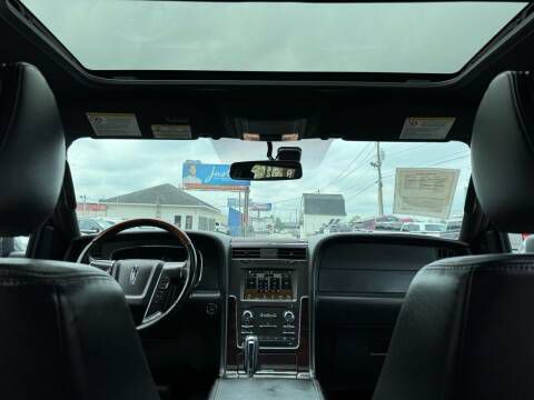 2016 Lincoln Navigator Image 19