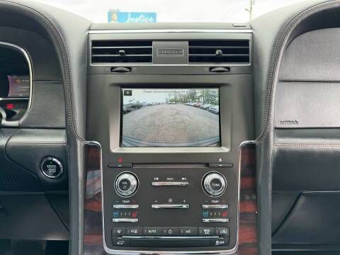 2016 Lincoln Navigator Image 20