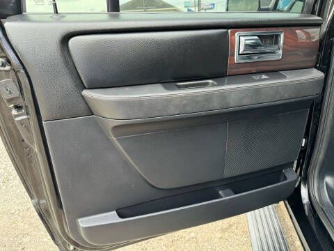 2016 Lincoln Navigator Image 24