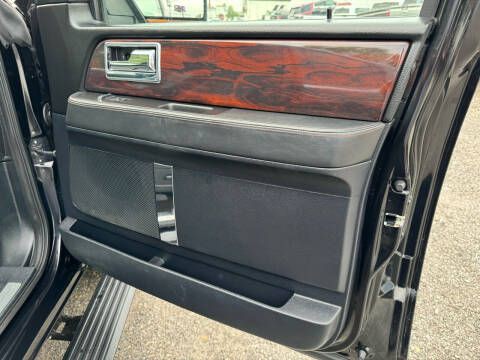 2016 Lincoln Navigator Image 25