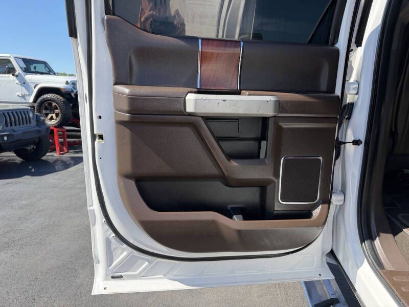 2017 Ford F-250 Image 2