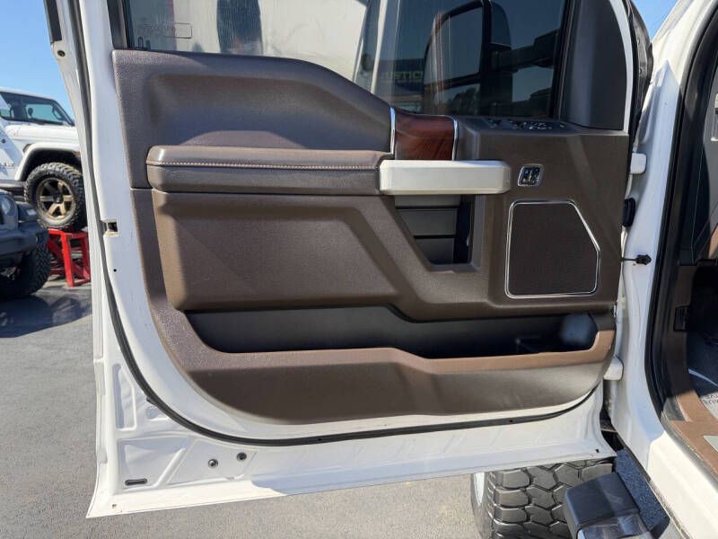 2017 Ford F-250 Image 4