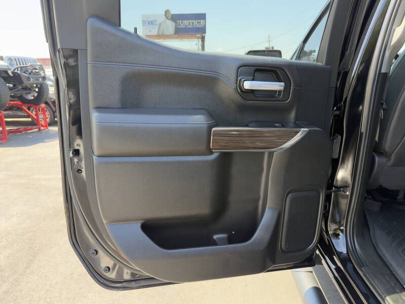 2021 Chevrolet Silverado 1500 Image 2