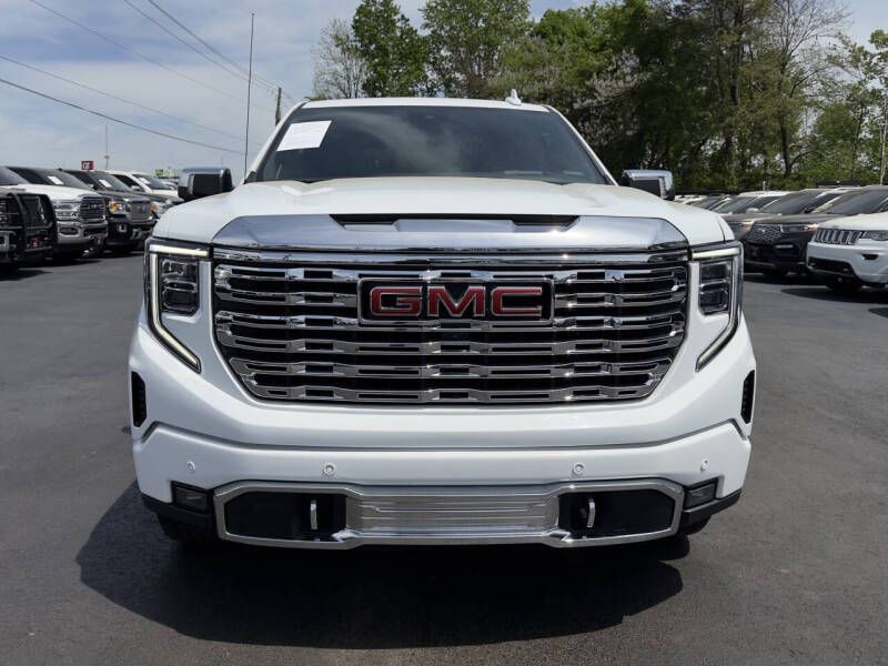 2023 GMC Sierra Image 2