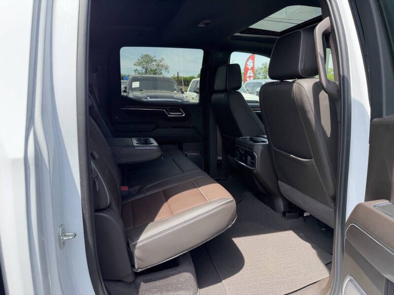 2023 GMC Sierra Image 12
