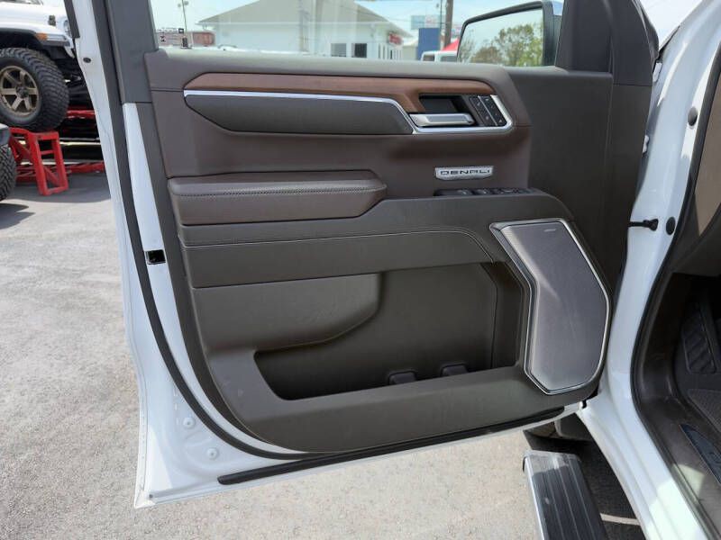 2023 GMC Sierra Image 18
