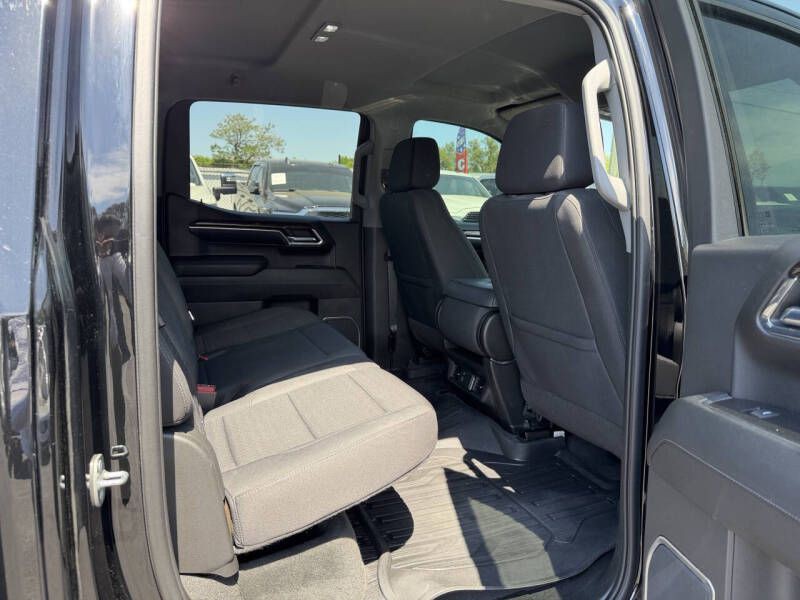 2023 GMC Sierra Image 12