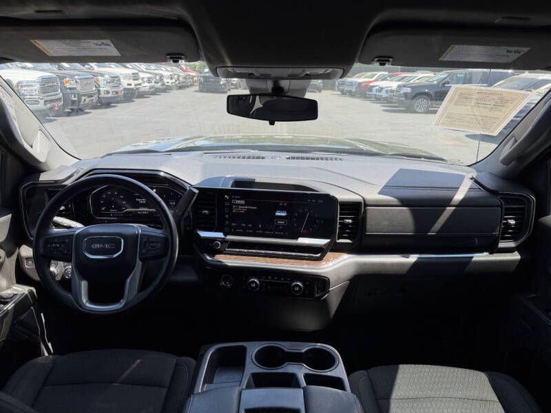 2023 GMC Sierra Image 13