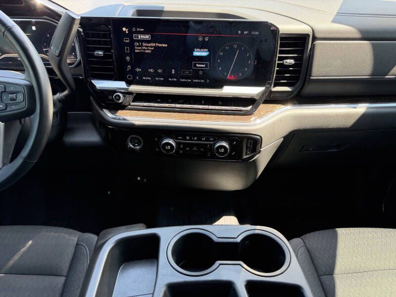 2023 GMC Sierra Image 16