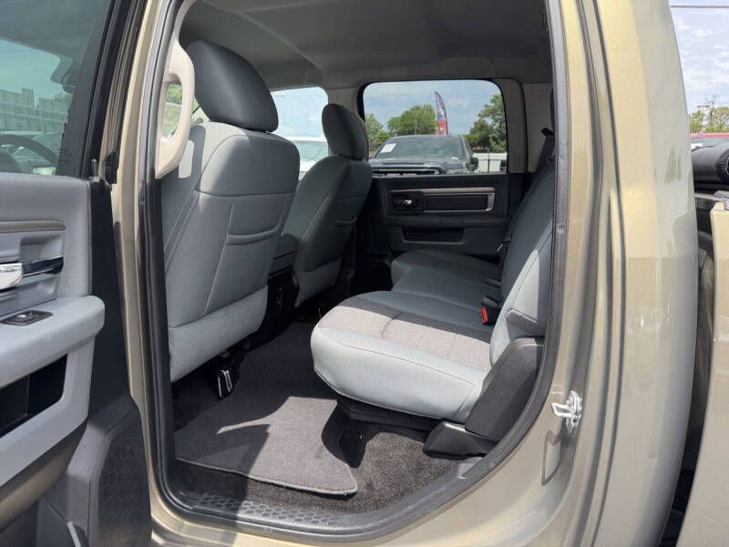 2015 RAM 1500 Image 9
