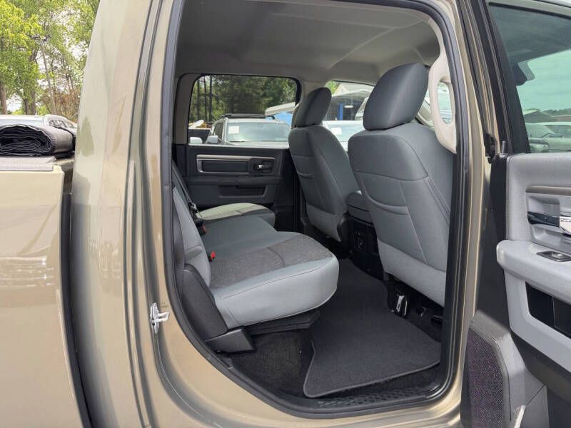 2015 RAM 1500 Image 11