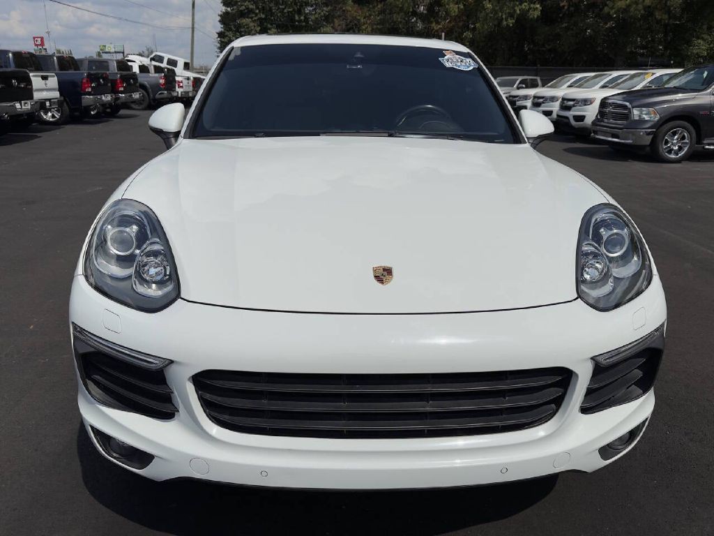 2017 Porsche Cayenne Image 2