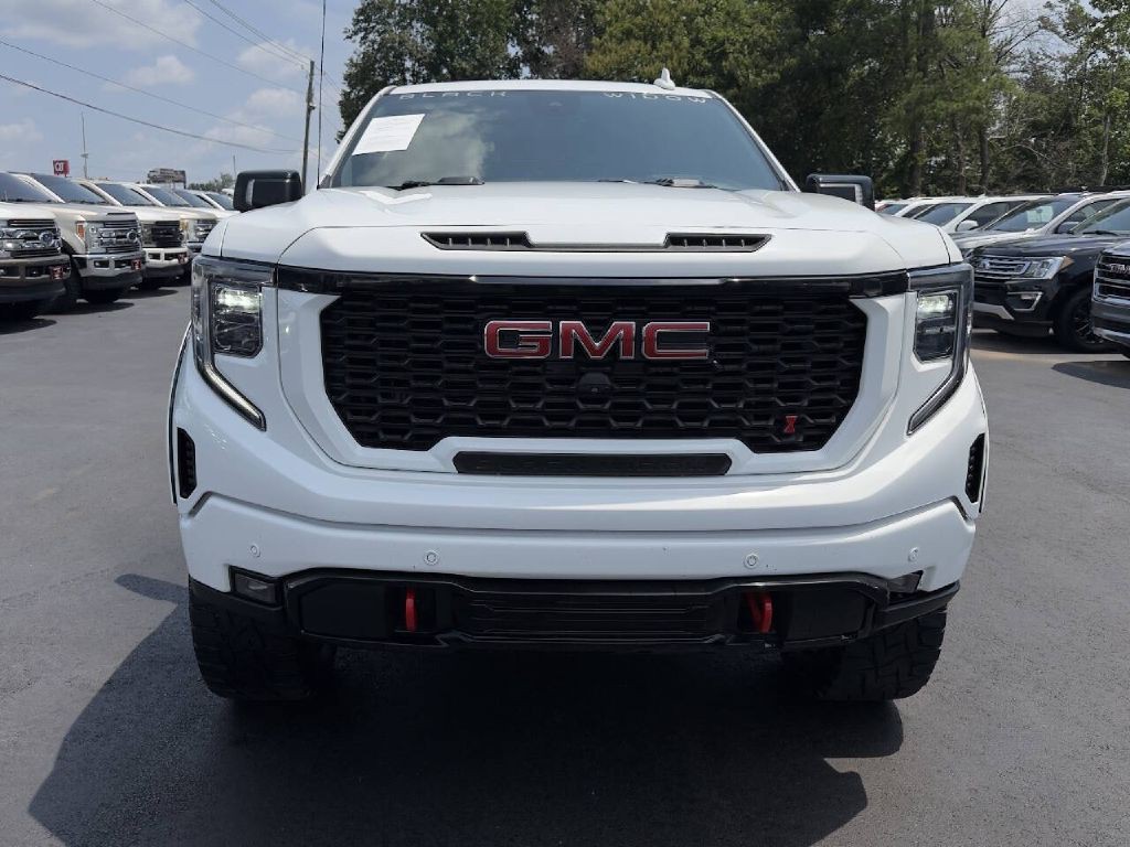 2023 GMC Sierra Image 2