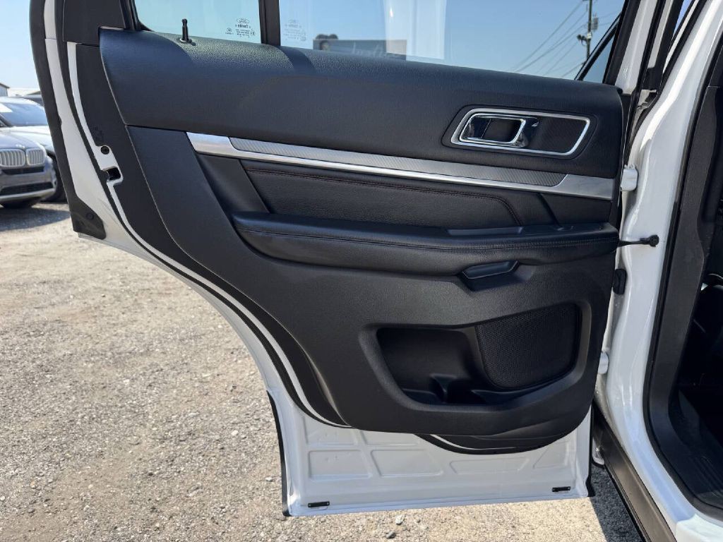 2016 Ford Explorer Image 13