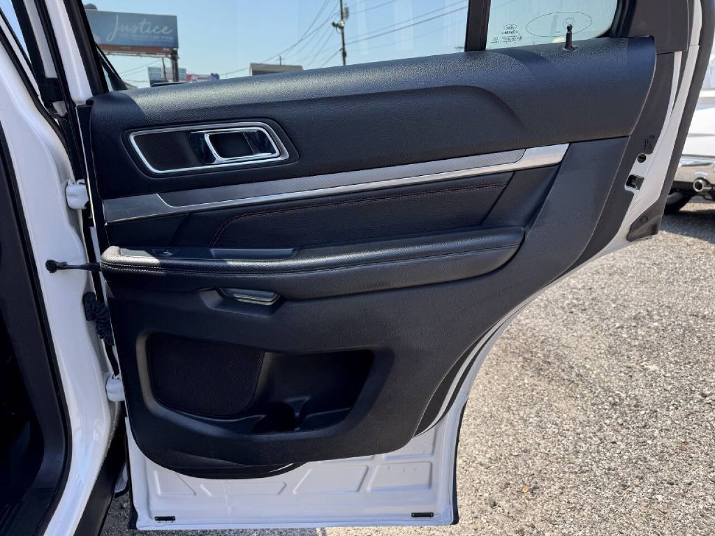 2016 Ford Explorer Image 14