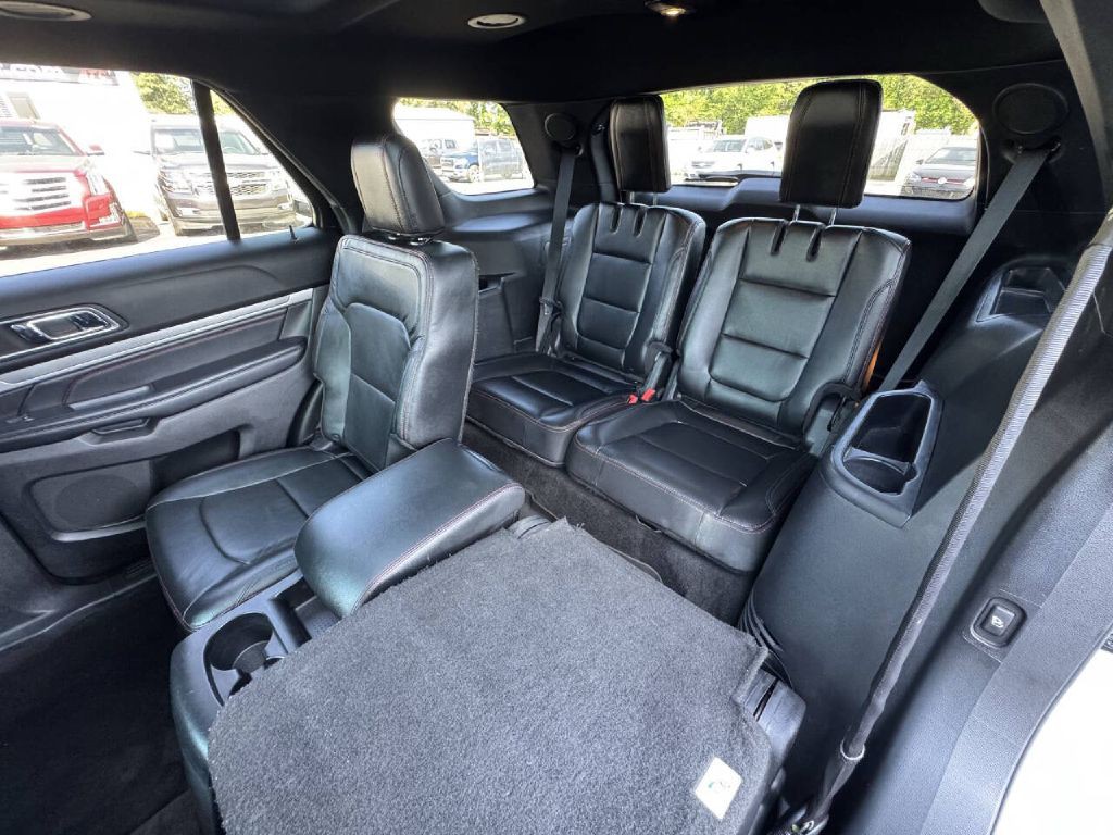 2016 Ford Explorer Image 17