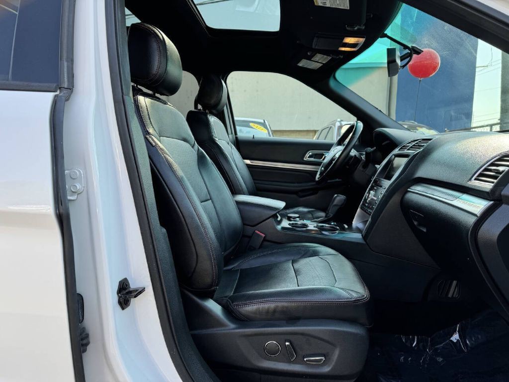 2016 Ford Explorer Image 18