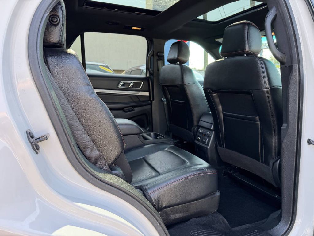 2016 Ford Explorer Image 19