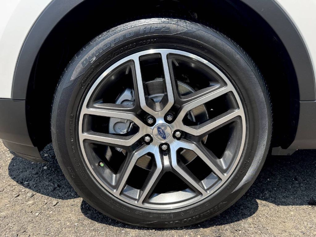 2016 Ford Explorer Image 28