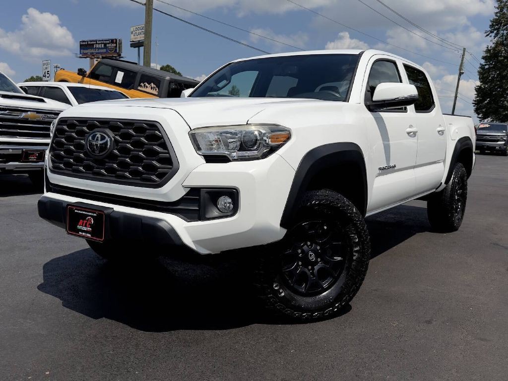 2017 Toyota Tacoma Image 1