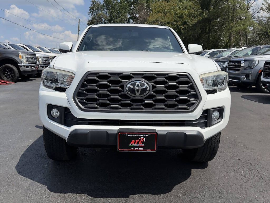 2017 Toyota Tacoma Image 2