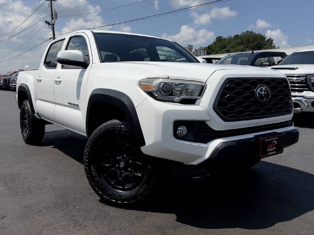2017 Toyota Tacoma Image 3