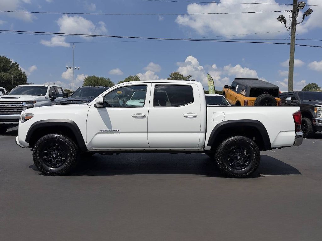 2017 Toyota Tacoma Image 4