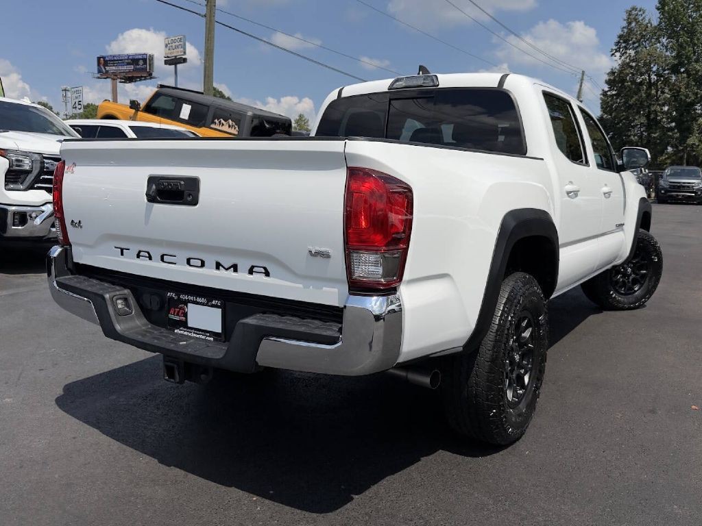 2017 Toyota Tacoma Image 8