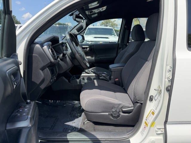 2017 Toyota Tacoma Image 9