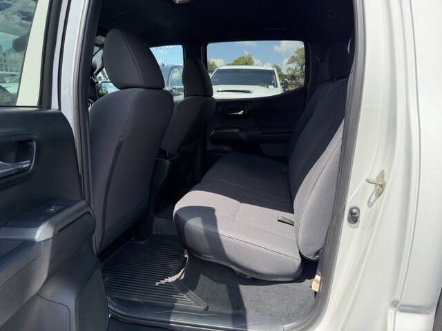 2017 Toyota Tacoma Image 10