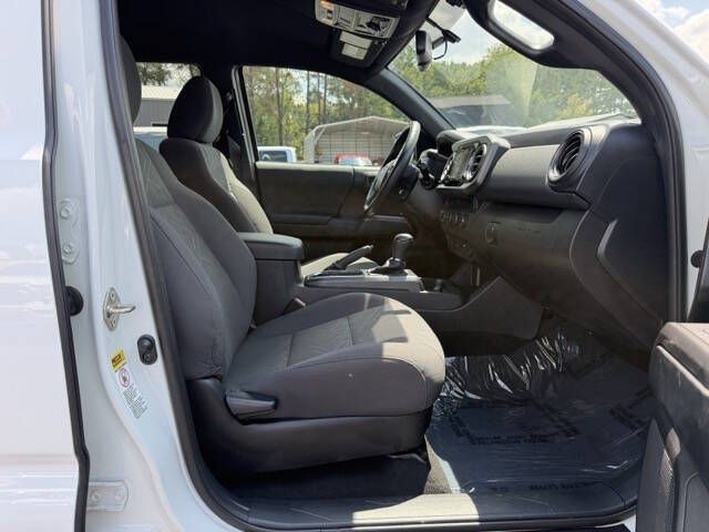2017 Toyota Tacoma Image 11