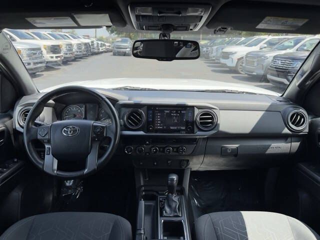 2017 Toyota Tacoma Image 13