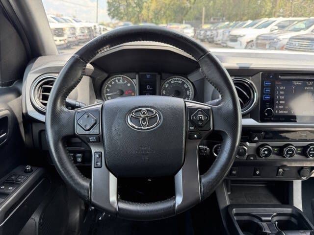 2017 Toyota Tacoma Image 15