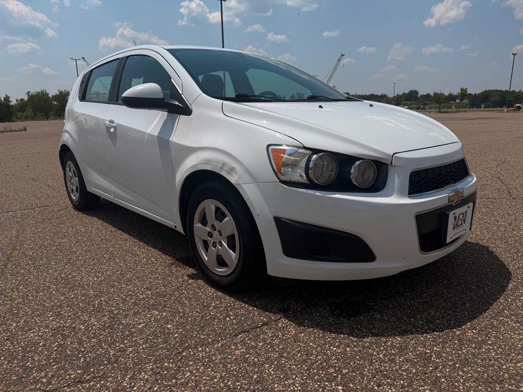 2014 Chevrolet Sonic Image 3