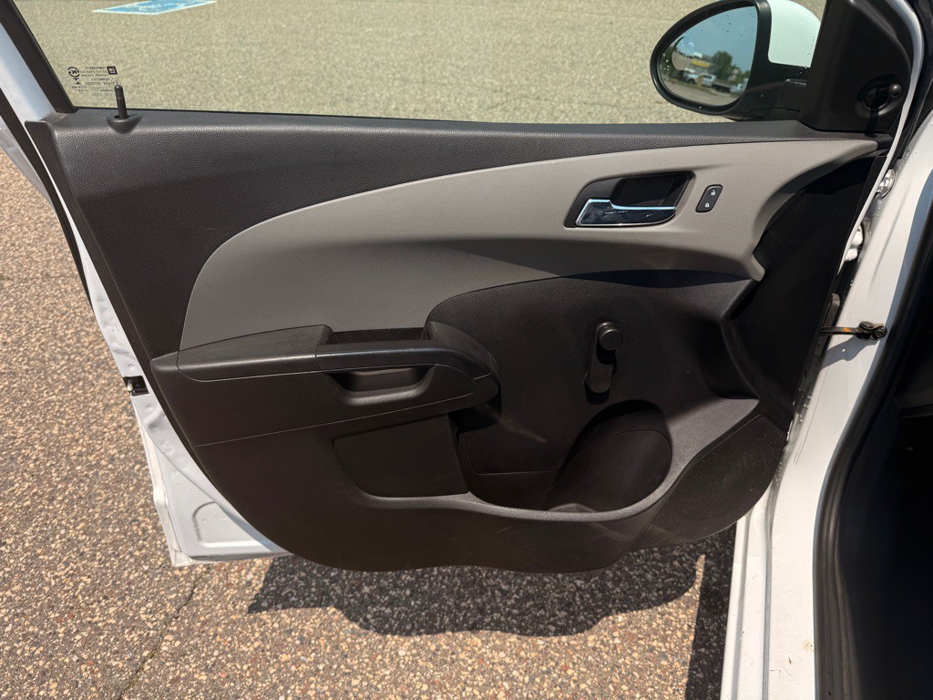2014 Chevrolet Sonic Image 11