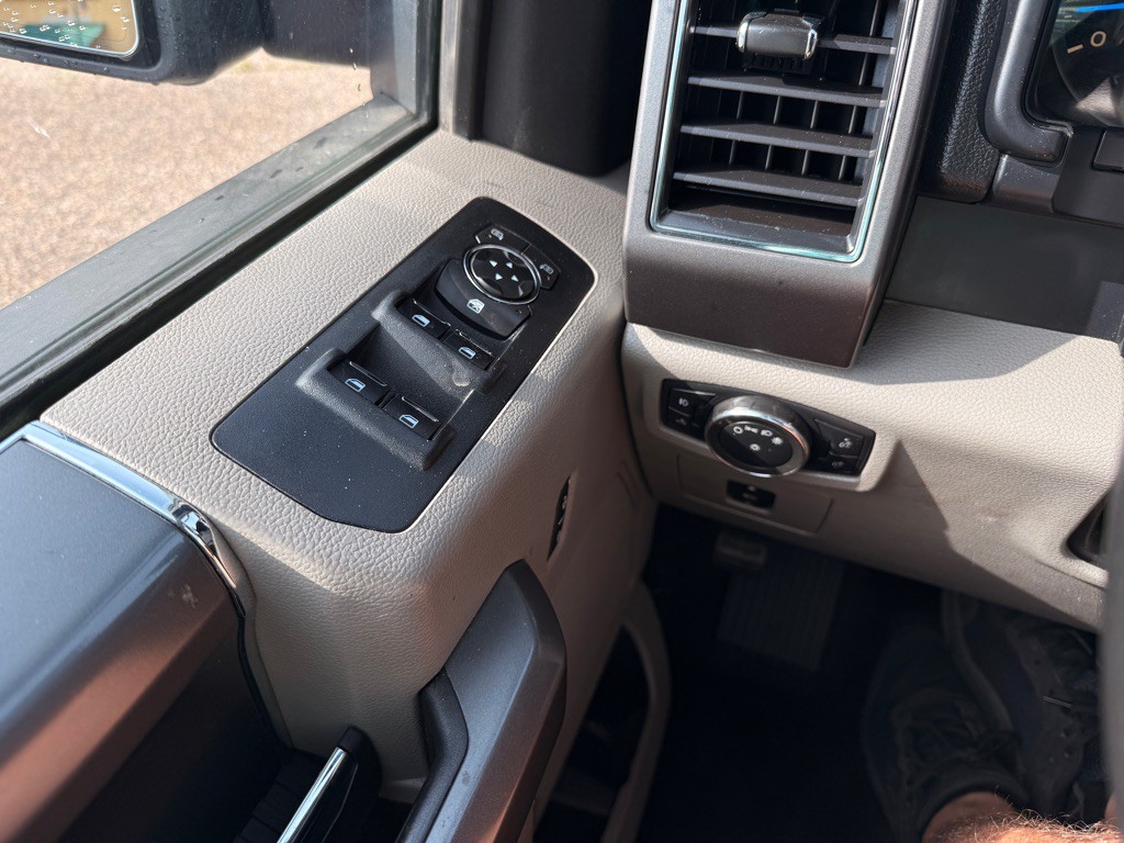 2017 Ford F-150 Image 25