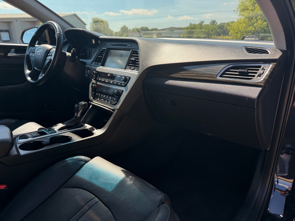 2016 Hyundai Sonata Image 17
