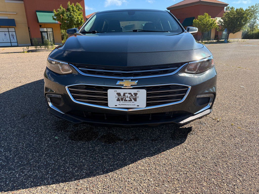 2017 Chevrolet Malibu Image 2