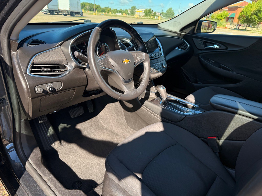 2017 Chevrolet Malibu Image 9