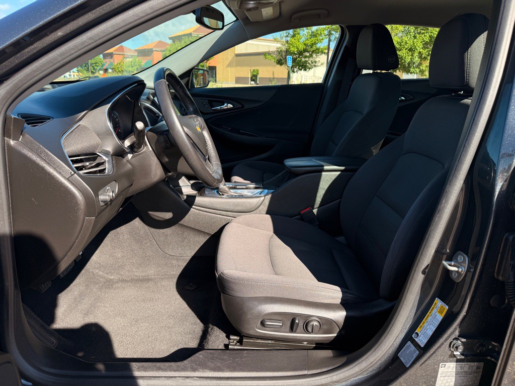 2017 Chevrolet Malibu Image 10