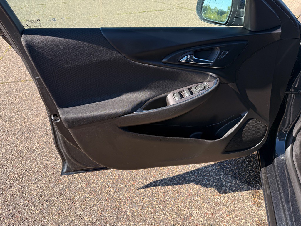 2017 Chevrolet Malibu Image 11