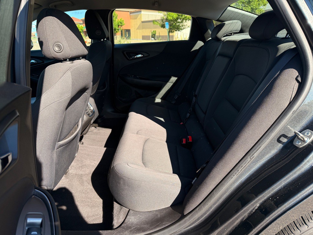 2017 Chevrolet Malibu Image 12