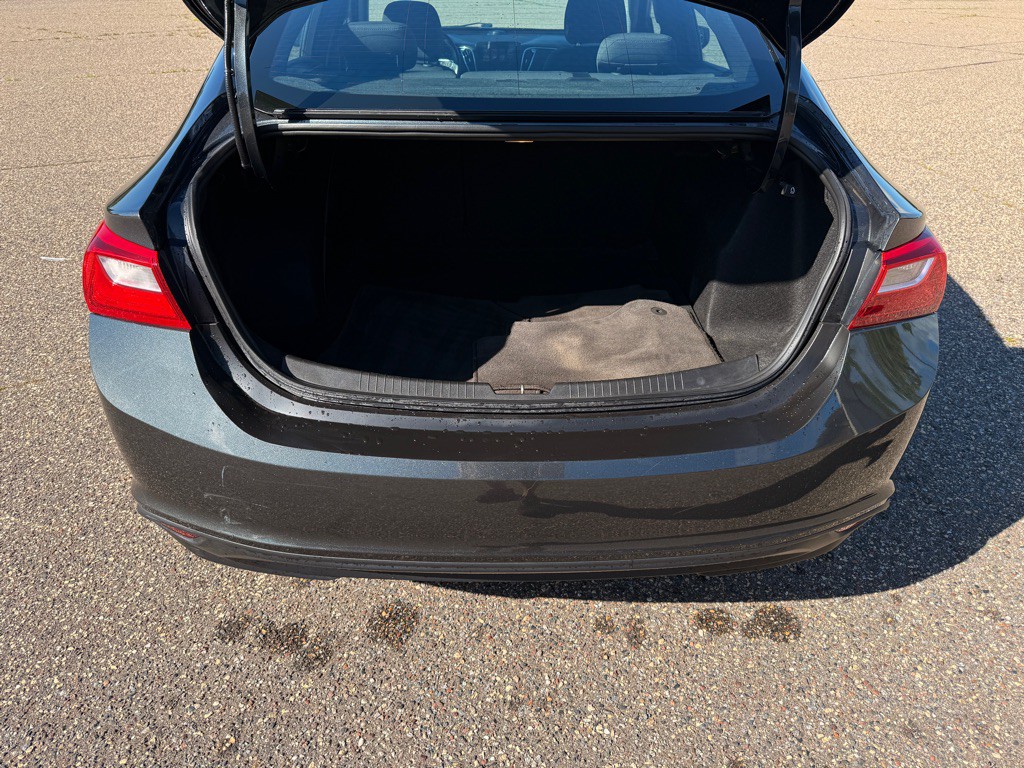 2017 Chevrolet Malibu Image 13