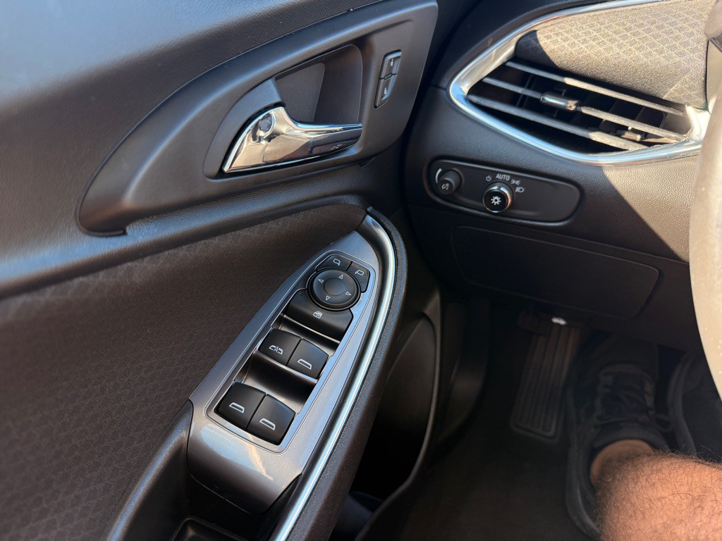 2017 Chevrolet Malibu Image 24